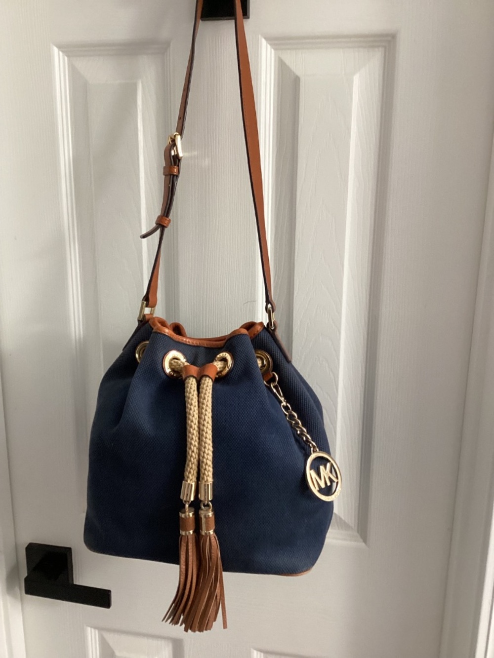 Michael Kors Bucket Bag - Picture 4 of 4